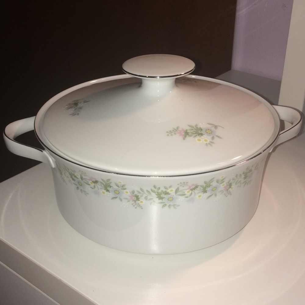 Vintage style kitchen pot